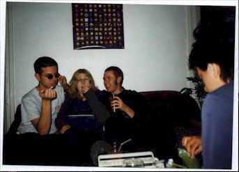 joewallnickyjayhead.jpg (10357 bytes)